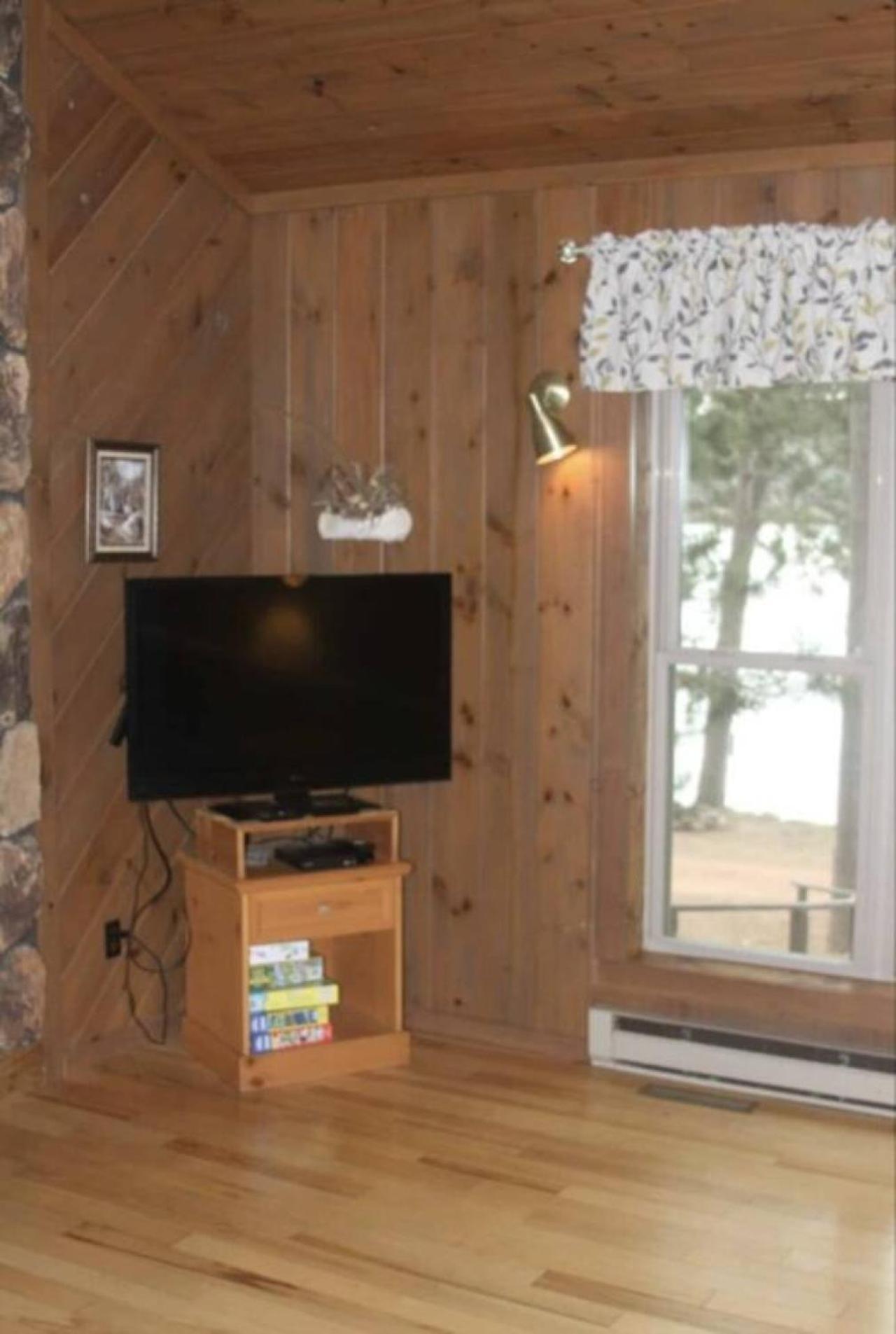 Bayview Resort Sunset Lookout Cabin 6 Saint Germain Exteriör bild